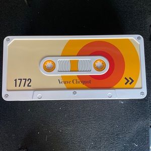 Veuve Clicquot Retro Cassette Champagne 🍾 Gift box.